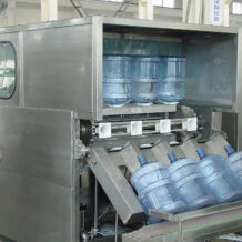 day chuyen dan xuat nuoc uong dong binh tu dong TGTP 300 duoc thuc hien hoan toan tu dong 1