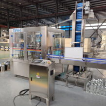 day chuyen san xuat nuoc dong chai 8 8 3 cho ra doi san pham dat chuan ve sinh an toan