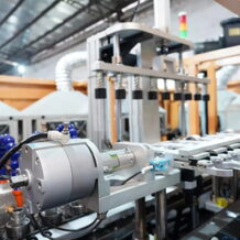 Máy Thổi Chai Nhựa 3L-6L 10 he thong dong co may thoi chai van hanh ben bi