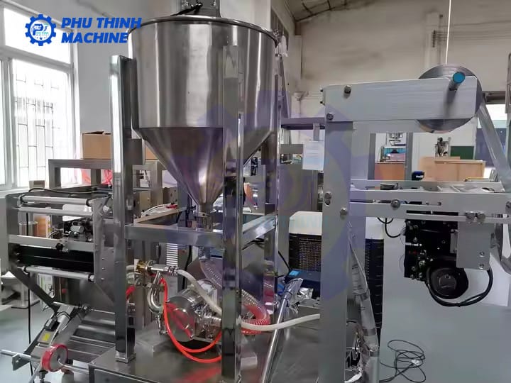 Máy Đóng Gói Yaourt Sữa Chua 8 Máy đóng gói Yaourt sữa chua, chất lỏng dạng sệt