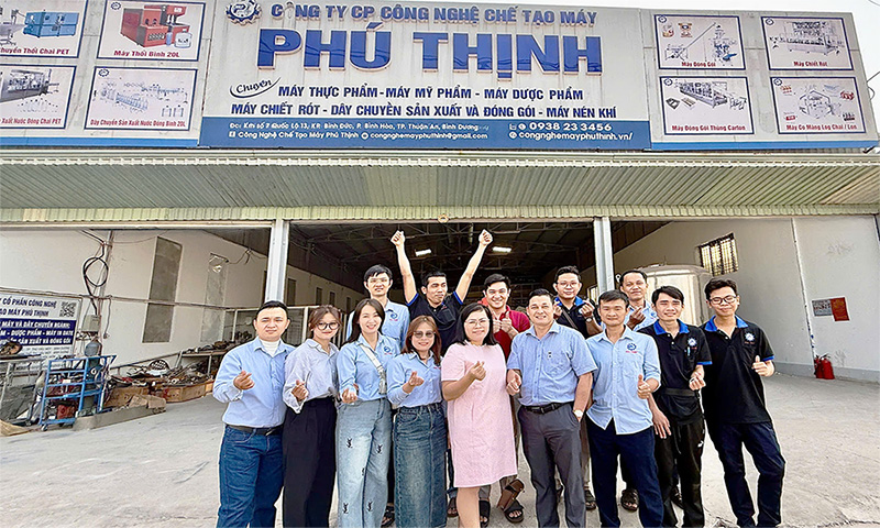 Đội ngũ nhân viên công ty CP công nghệ chế tạo máy Phú Thịnh