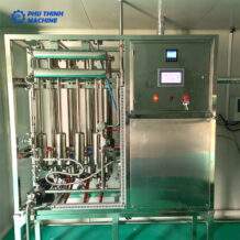 Máy chưng cất nước trong dây chuyền chiết rót vắc xin